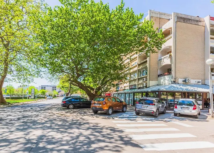 Downtown Pearl Apartment